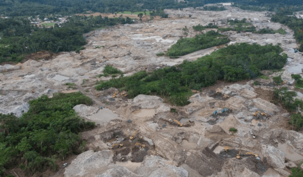 VSF_BLOG_08.25_Ivan Castaneira_8-Ilegal mining in a disturbed riverbed - Picture by Ivan Castaneira